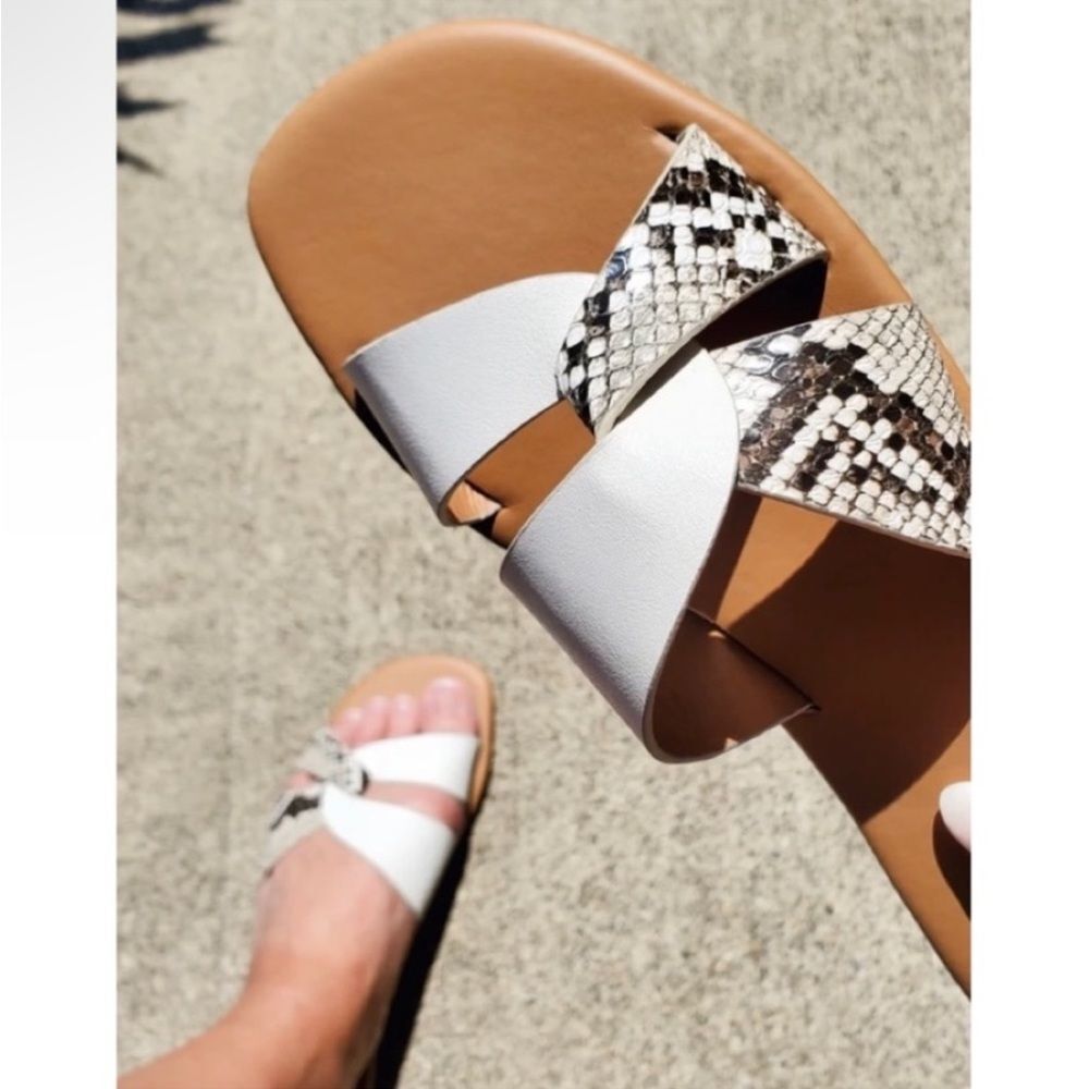 NEW Snakeskin Two Toned Linked Sandals Size 8 Summer
